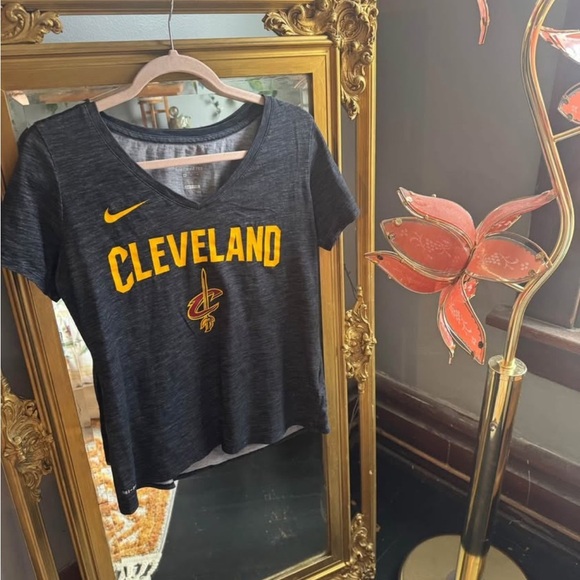 Nike Gray and Yellow Short Sleeve Tee - Picture 1 of 3